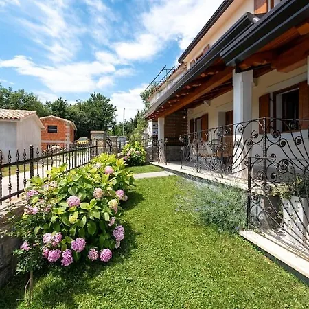 Angela By Briskva Апартаменты Бузет