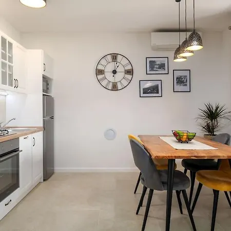 Angela By Briskva Апартаменты Бузет